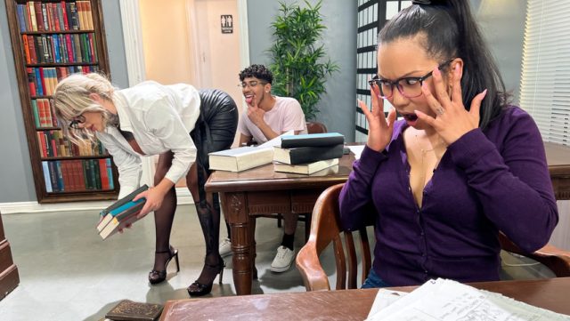 Ngentot di perpustakaan sambil main-main, bokep asli Reality Kings.