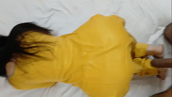 Bokep tante India montok digenjot gaya doggy, ngebut bikin muncrat