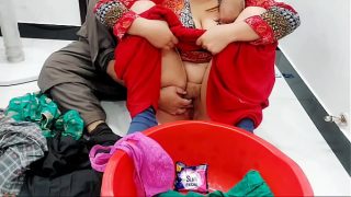Bantu kakak tiri cuci baju, bayarannya ngentot lewat belakang pake audio Hindi