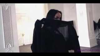 SANKTOR 042 – GADIS ARAB NINGGALIN BAJU DI LANTAI, GOYANGANNYA BIKIN NAFSU MENDIDIH
