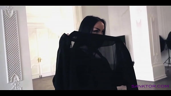 SANKTOR 042 – GADIS ARAB NINGGALIN BAJU DI LANTAI, GOYANGANNYA BIKIN NAFSU MENDIDIH