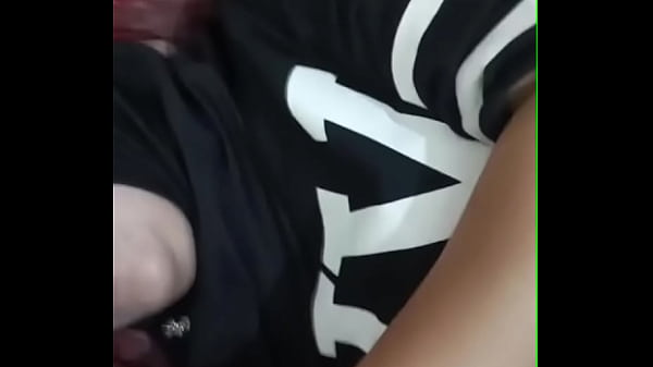 Bokep Indonesia ngentot cewek jilbab di kontrakan, crot di dalem sambil pegang jilbabnya.