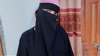 Jasmine si Hijabi nakal digilas kontol gede orang asing sampai meraung