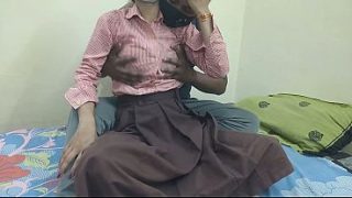 Cewek kuliahan India digebukin kontol pacar di kamar, ngeres abis