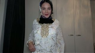 POV – Ngencengin Adek Tiri Muslimah Berhijab Yang Romantis Banget