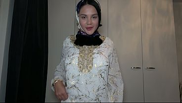 POV – Ngencengin Adek Tiri Muslimah Berhijab Yang Romantis Banget