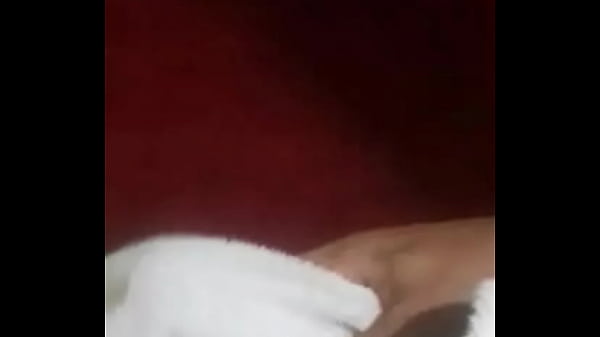 Aku pergi mandi, siap-siap lo lihat basah-basah.