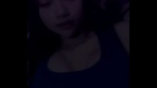 Gadis cantik bermuka imut, bikin ngiler pengen gigit bibirnya.