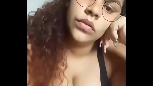 Yuly ngelus kontol, minta digenjot.