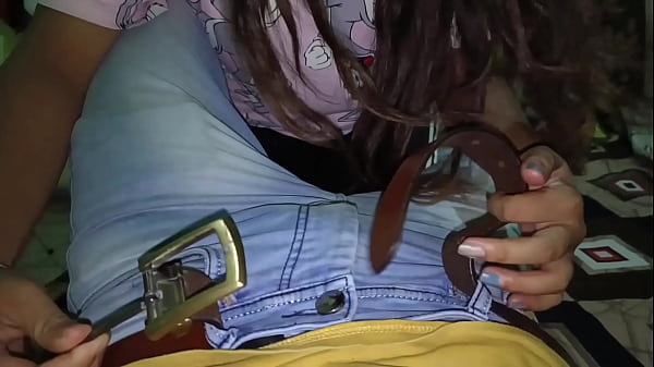 Pasangan muslimah sangek di puncak, pacar duduk di samping, suara blowjob Hindi bikin makin liar