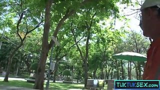 Gadis Thai mungil dijemput pakai tuk-tuk, langsung digenjot habis-habisan.