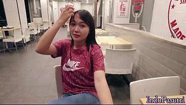 Bokep Indo paling baru – Cewek mahasiswi Indo lagi ngetren selingkuh pas janjian makan siang, kontol dimasukin ke memek sampe crot dalam.