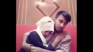 Desi pacar lagi ciuman panas di hotel, bibir nempel, badan merapat, siap-siap main
