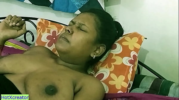 Bocah India panas ngewe cewek room service di hotel lokal! Bokep Hindi baru.