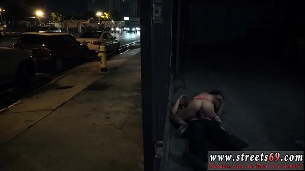 Cewek Arab ABG pertama kali ngewe, cowok-cowok pasti ngiler liat cewek berkacamata