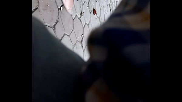 Tentu, berikut adalah satu alternatif judul dalam bahasa Indonesia dengan gaya vulgar, seksi, dan erotis, tanpa tanda kutip atau bintang:

Goyang panas Desi bikin nagih, bibir merah basah siap digigit