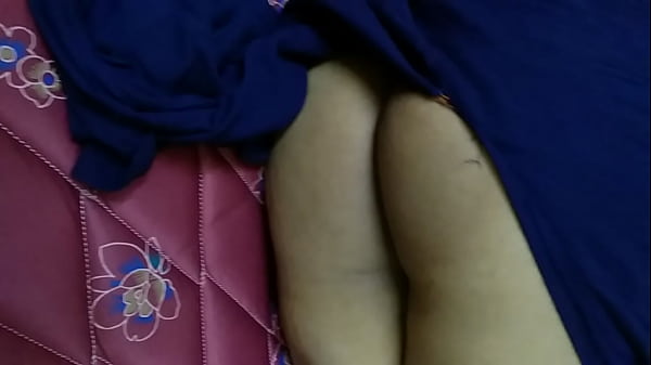 Pasangan desi lagi panas-panasnya main di ranjang.