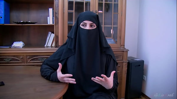 Kesepakatan Abad Ini Ditutup dengan Muka Arab Jilbab yang Ngeseks Liar – Lilimissarab