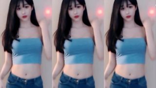 Gái Tàu nhảy phai màu, thân hình cong vút khoe trọn