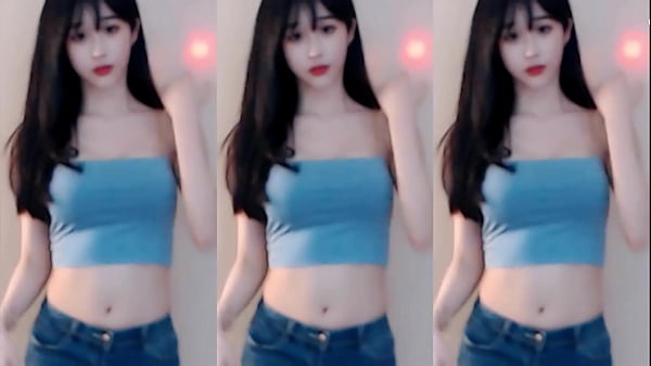 Gái Tàu nhảy phai màu, thân hình cong vút khoe trọn