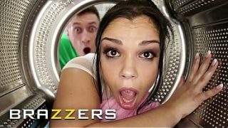 Nggak bisa gerak, malah digenjot! Kompilasi skenario macet paling liar bareng bintang-bintang terbesar Brazzers, langsung ngegas sampe crot.