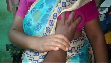 Ibu rumah tangga India Priyanka, nafsu liar di kamar sendiri.