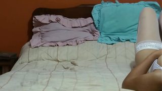 Kamera tersembunyi! Latin dan anak tiri saling memek, dia merintih minta ditusuk, kontol besarnya langsung dimasukkan ke memek bulu lebat yang nikmat.