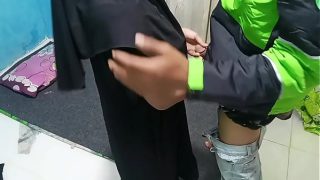 Goyangin kontol depan ojol, bikin dia ngaceng