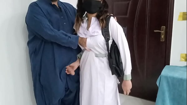 Desi cewek sekolah Pakistan digenjot sama bapak tiri sendiri