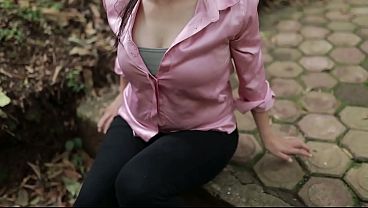 Bokep indo terbaru, horny parah dihutan, siap digaruk gila-gilaan