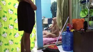 Ngentot istri temen pas lagi colmek, bikin makin basah