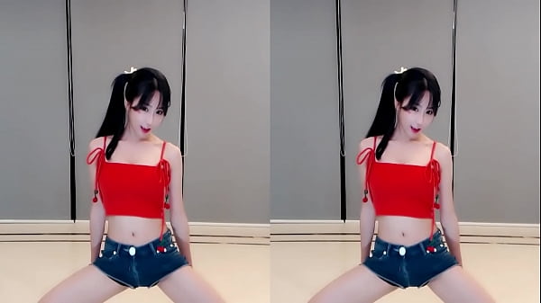 Cewek China goyang-goyang di tangga, bikin makin panas