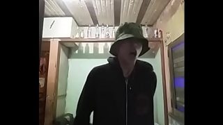Chino merengek kayak pelacur sambil menggelinjang.