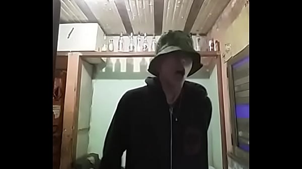 Chino merengek kayak pelacur sambil menggelinjang.
