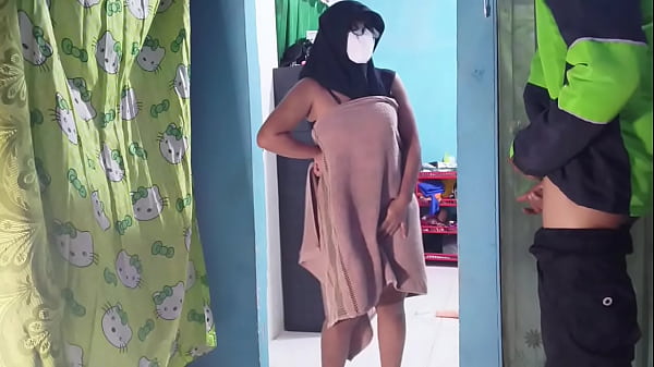 Kepergok driver gojek pas lagi mainin kontol sendiri, bikin malu setengah mati.
