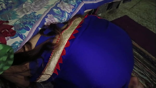 Dengerin suara panas bhabhi India main roleplay, bikin makin greget!