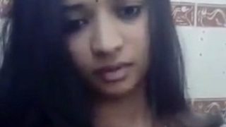 Desi bini Priya selfie panas bikin ngilu
