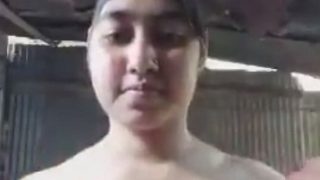 Gadis lokal India montok dengan dada besar yang bikin ngiler
