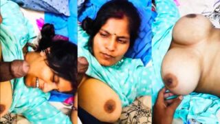Ibu montok dan selingkuhannya main peran panas di video Hindi bf