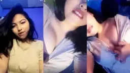 Miss Prima remas tetek sambil ngos-ngosan, bikin makin basah.