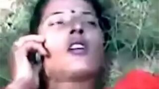 Seorang ibu Punjabi digarap di ladang, suara minta tolongnya hilang ditelan angin.
