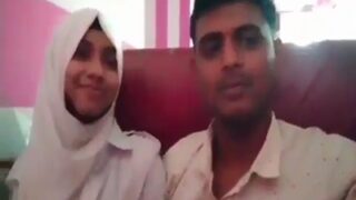 Tonton video bokep Bangladesh, cewek hijab digebukin sampe crot di susu