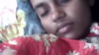 Tonton video cewek Bangladesh ABG lagi main-main, bikin horny.