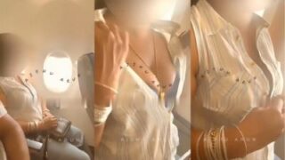 Wanita India berani pamer tetek di pesawat umum, bikin penumpang lain panas.