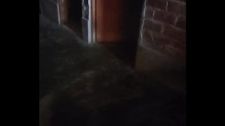 Mama muda janda panas ngajak masuk rumah, bayar doang udah bisa main.