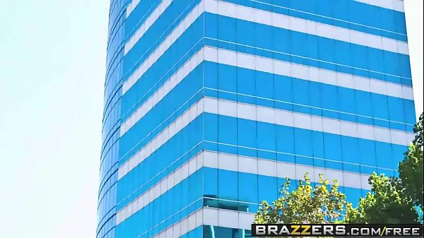 Tonton Nyomi Banxx dan James Deen di Brazzers, bokong gede doyan digebukin, adegan anal penuh nafsu