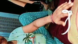 Video desi bhabhi, memek sempit digenjot habis, erangan jelas suara Hindi sampai klimaks – bhabhi loncat-loncat di kontol gede.