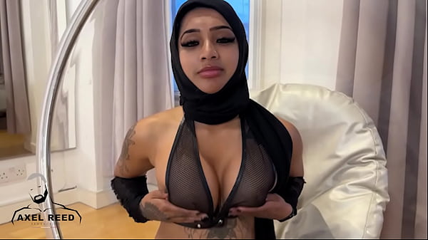 Gadis Arab berhijab digebukin habis-habisan sama cowok kekar