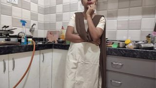 Desi cewek abis kuliah langsung digarap abang tiri, suara nikmatnya bikin ngilu!