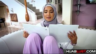 Hijab babe babi belajar nyedot kontol biar makin betah – nafsu hijab.